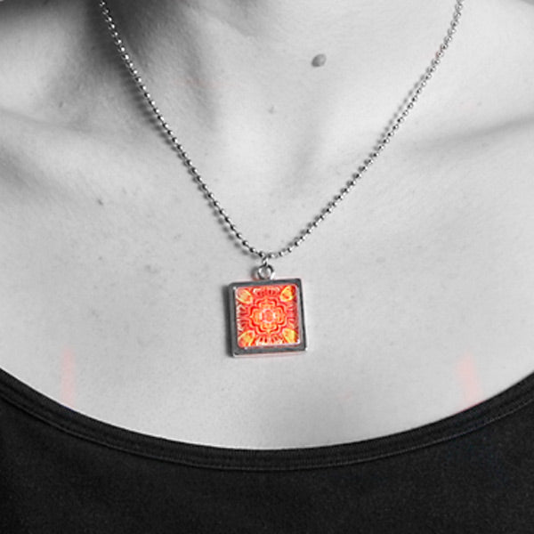 predefined_sublimation-crystal-framed-pendant-square_600x600.jpg